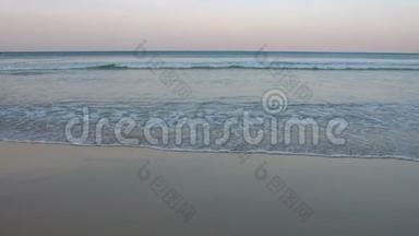 泰国普吉岛南岸沙滩海浪